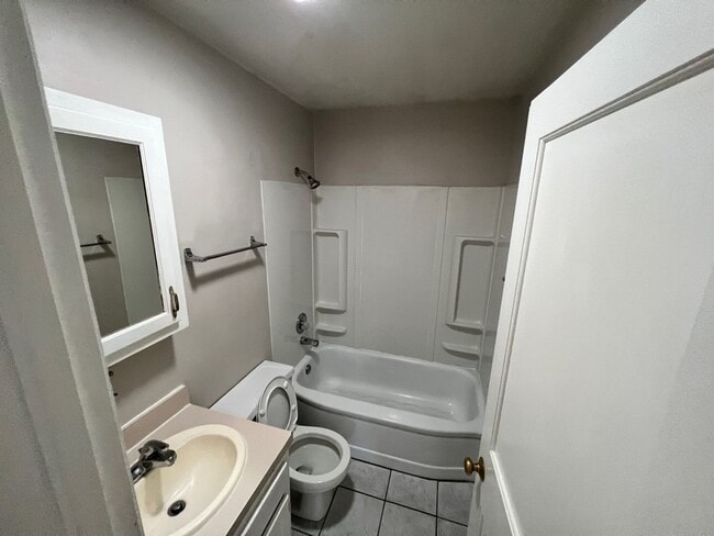 Building Photo - Updated 4 Bed, Across from KSU! Available Aug 1, 2026!