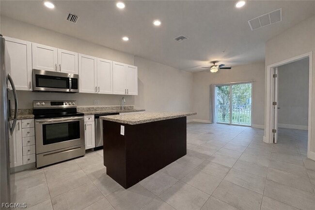 Building Photo - 3313 SW 8th Pl