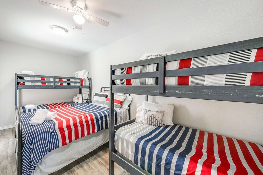 Building Photo - 1813 Eleventh Street-SI ID1325620P