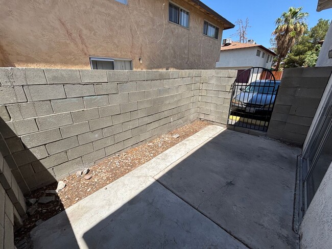 Building Photo - 2744 Karen Ave