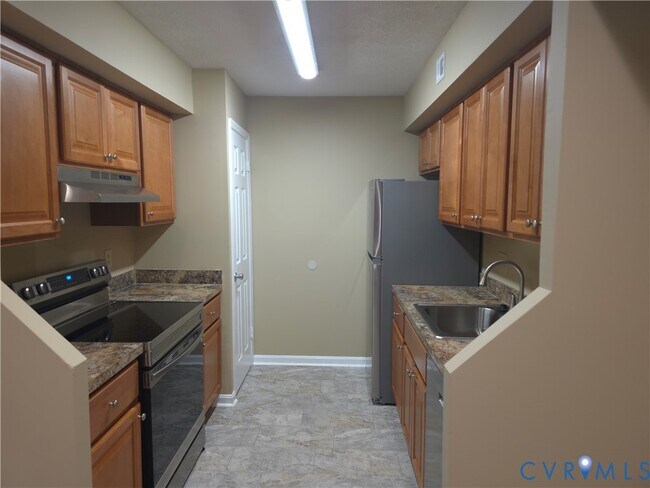 Building Photo - 4003 Governors Square