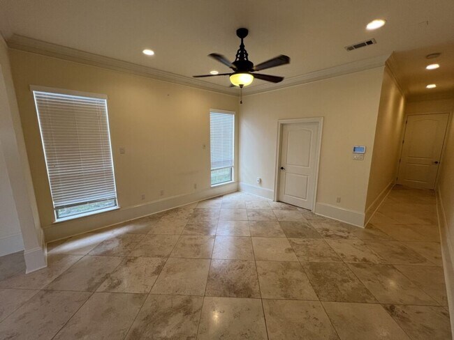 Building Photo - Elegant Two-Story Home with Outdoor Kitchen in Desirable Shadows Lake