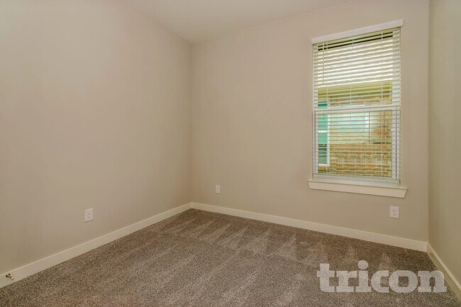 Building Photo - 2589 Dulaney Dr