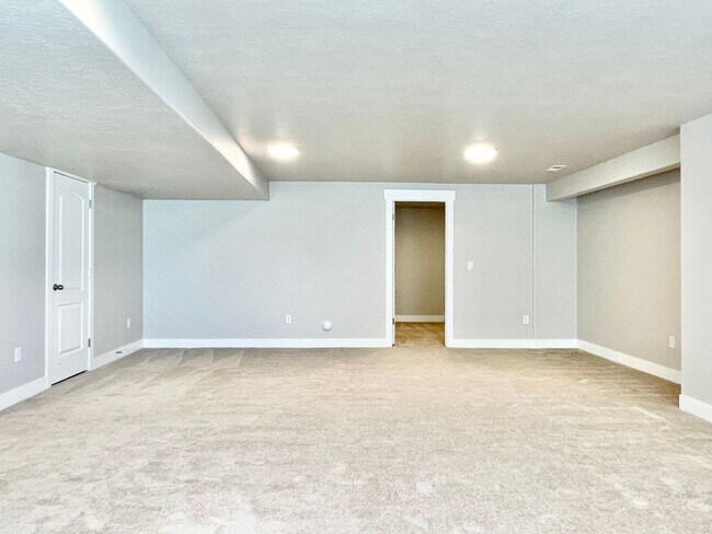 Building Photo - Stunning Two-Story at Quailhill!