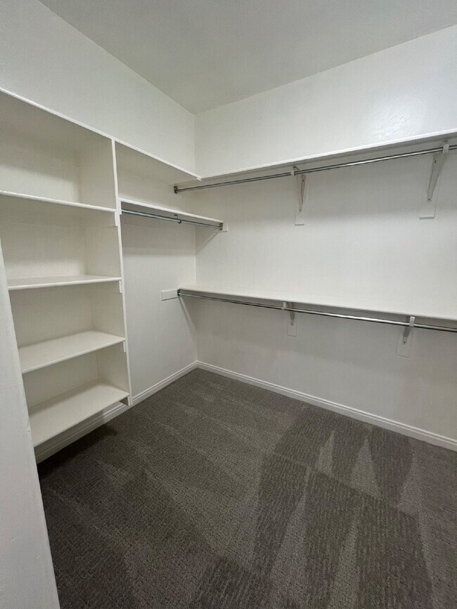 Building Photo - "Spacious 5-Bedroom Oasis with 3 Full Baths in Beautiful St. George – 2,998 Sq. Ft. of Comfort!"