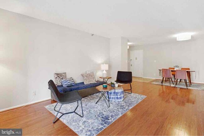 Building Photo - 900 N Stafford St