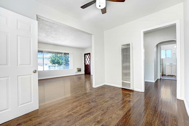 Building Photo - Beautiful SFR 3 BD| 2 Bath