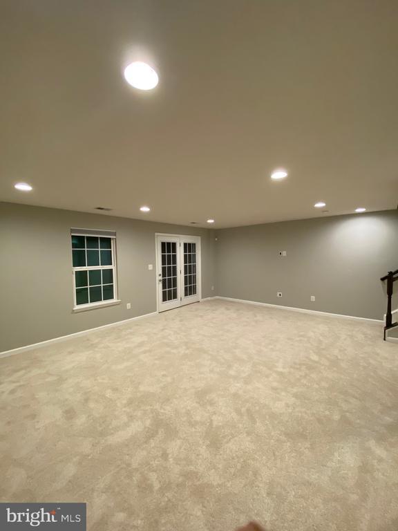 Building Photo - 129 Hornbeam Dr