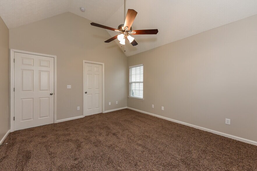 Building Photo - 278 Iris Dr