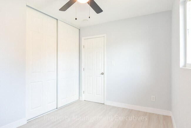 Building Photo - Remodeled 2 Bedroom, 1 Bath Apartment