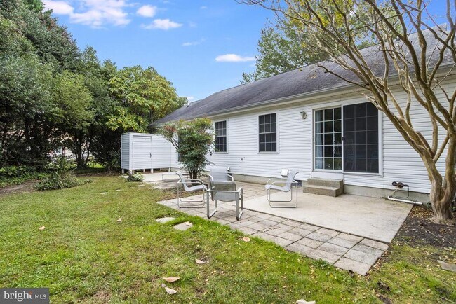 Building Photo - 37487 Burton Ct