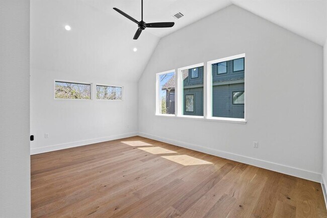 Building Photo - 710 Philco Dr