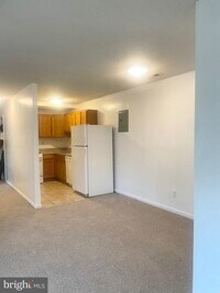 Building Photo - 625 Chesapeake St SE