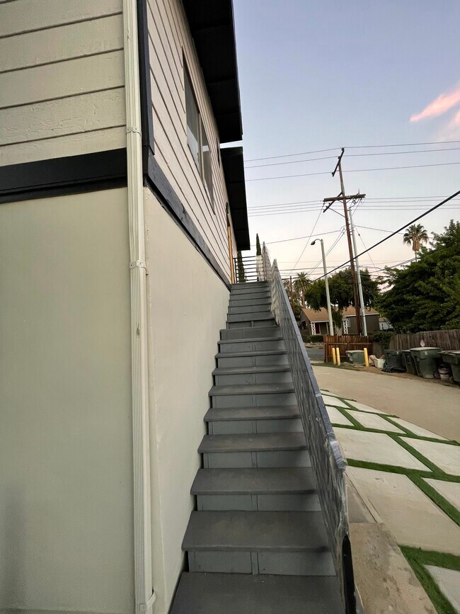 Building Photo - 1385 N Marengo Ave