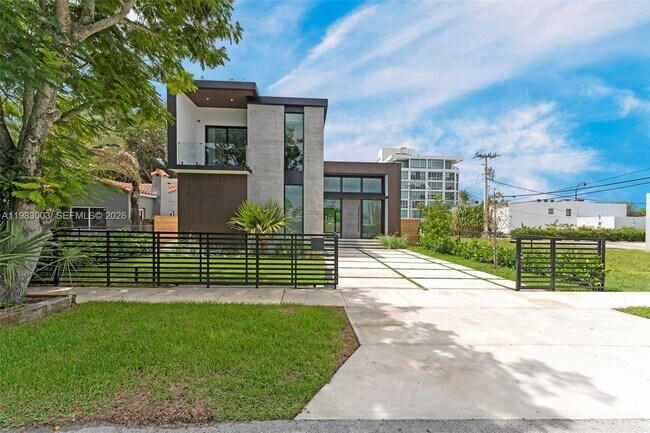 Building Photo - 630 NE 82nd St