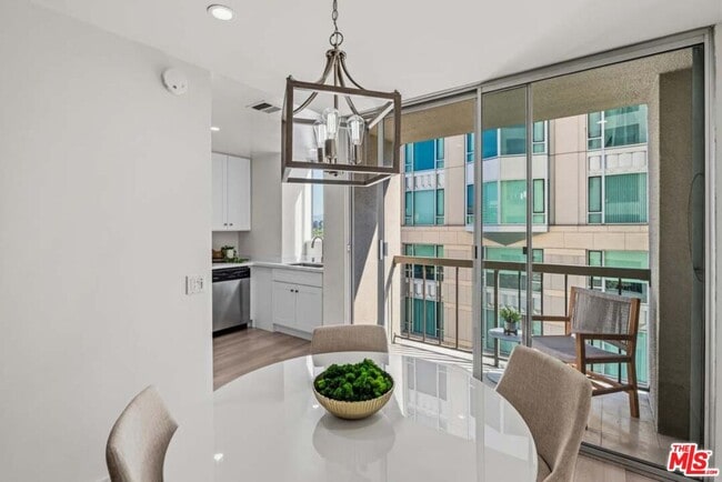 Building Photo - 10747 Wilshire Blvd