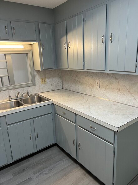 Building Photo - 934 N Main St