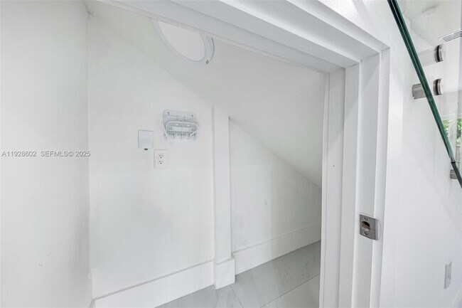 Building Photo - 3142 Carter St