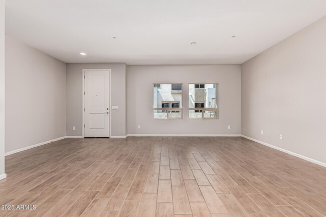 Building Photo - 733 E Commonwealth Ave