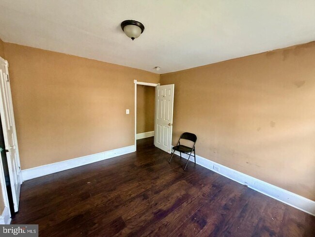 Building Photo - 400 W 3rd St