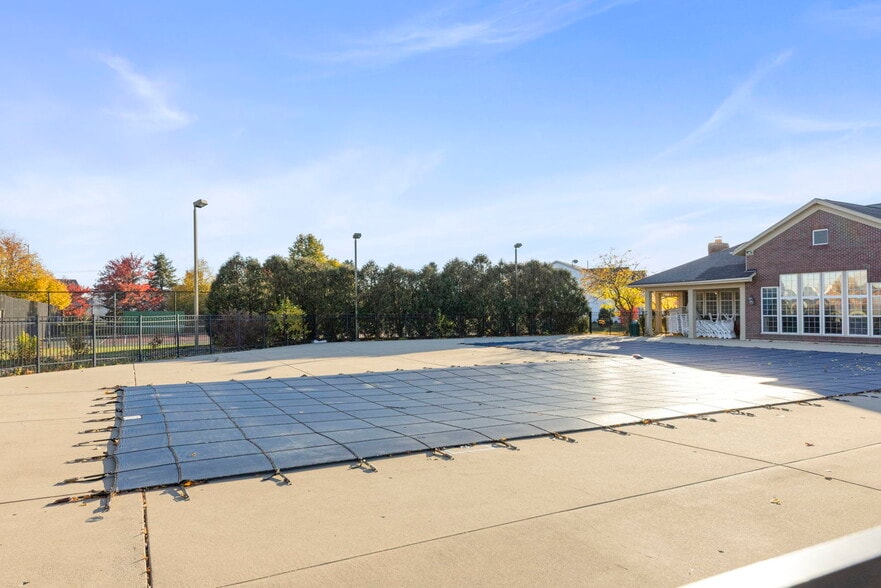 Building Photo - 2513 Dickens Dr