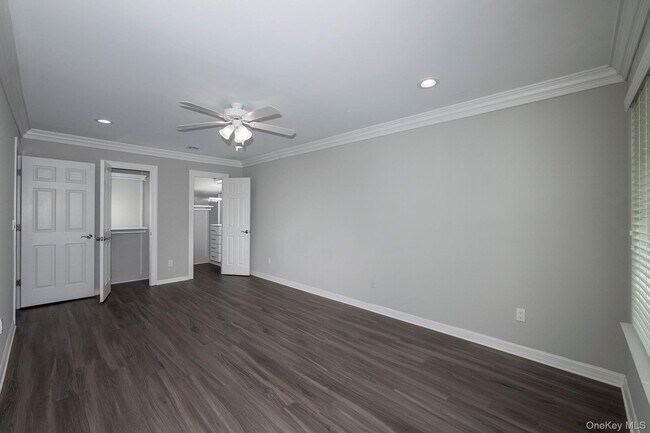 Building Photo - 3705 Townehouse Dr