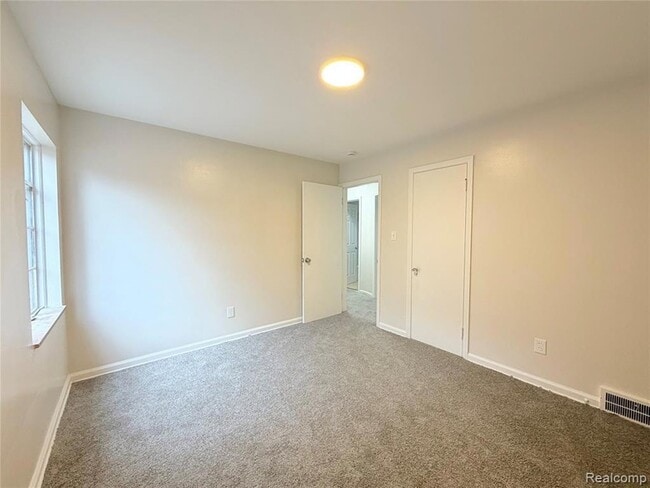 Building Photo - 9832 Balfour Rd