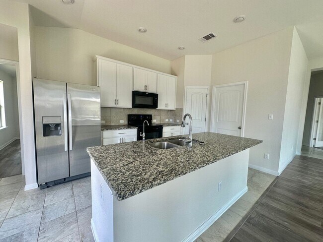 Building Photo - 3 Bed 2 Bath in Kyle Tx