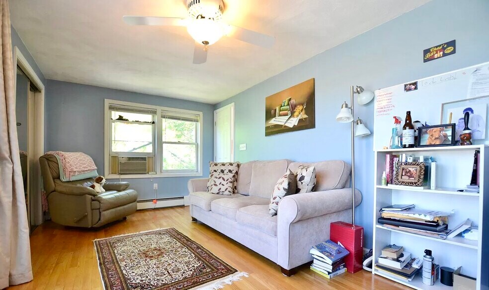 Bedroom w/ views of the charles - 44 Newton St