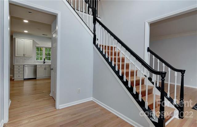 Building Photo - 517 Chadmore S Dr