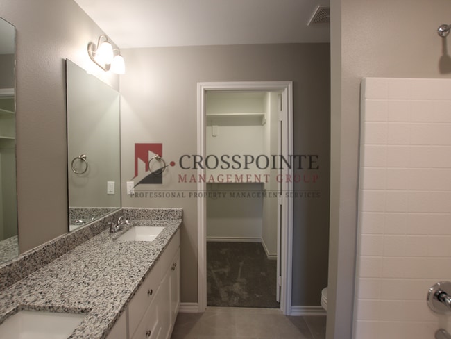 Building Photo - Beautiful 2 Bedroom 2 Bathroom Townhouse in South Tyler! 1/2 OFF FIRST FULL MONTH