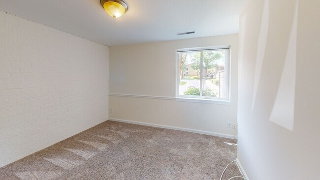 Building Photo - 19437 Brassie Pl