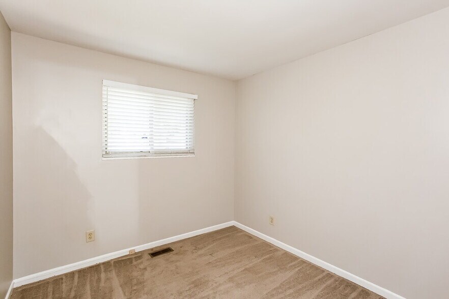 Building Photo - 6109 N Pershing Ave