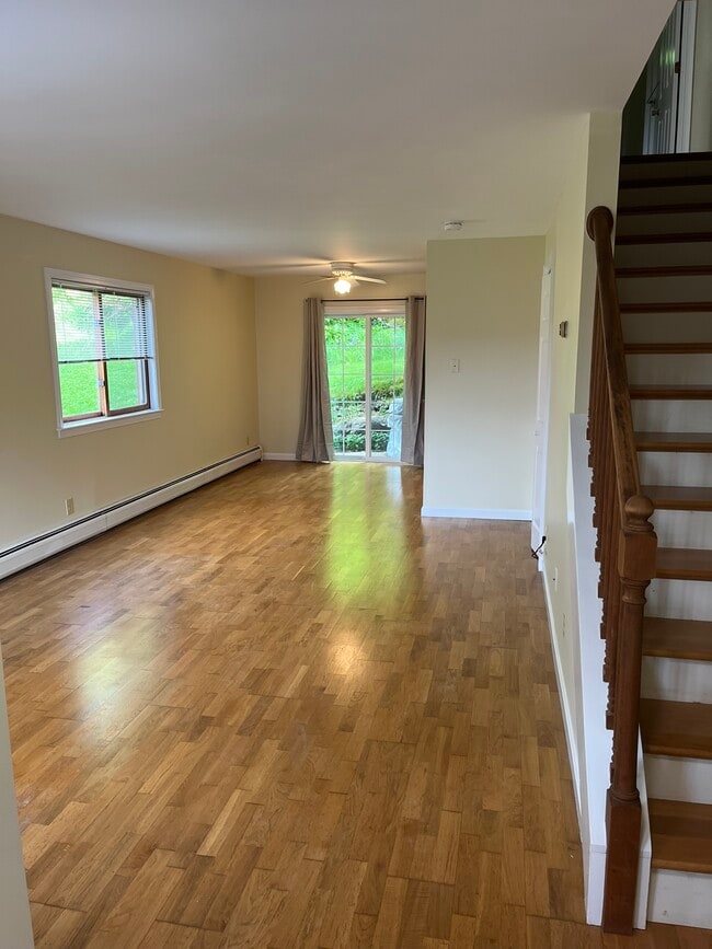 Building Photo - 121 Village Heights Rd