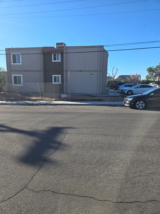 Building Photo - 33 Gold Bar Ct