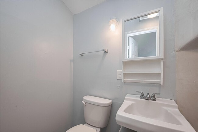 Building Photo - 845 Columbia St