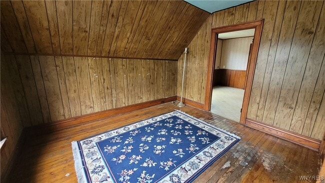 Building Photo - 325 Box Ave