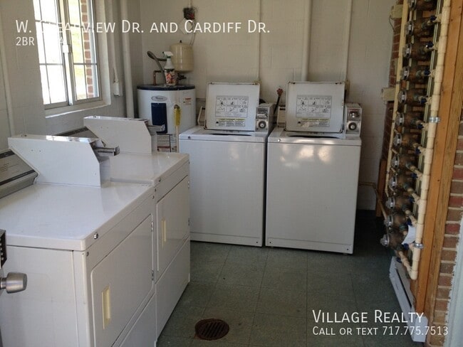 Building Photo - NO Steps! Affordable 2-Bed Convenient to I...