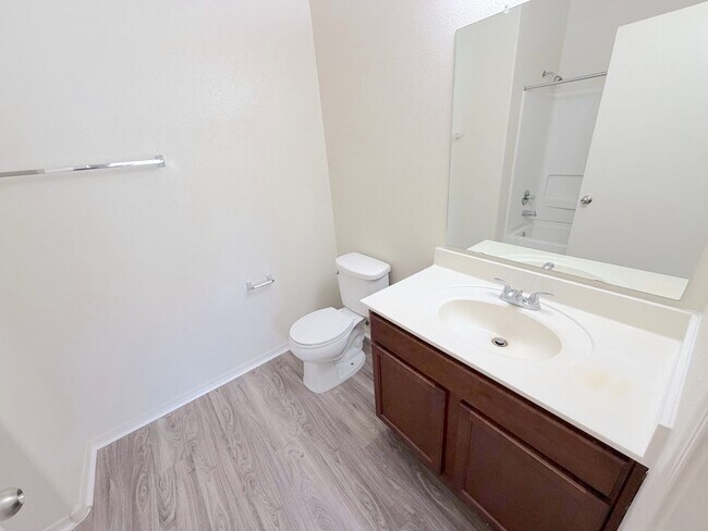 Building Photo - Beautiful 3 bed 2 bath in SW Albuquerque! Spacious layout. New Flooring! 2 Car Garage. Near 98th ...