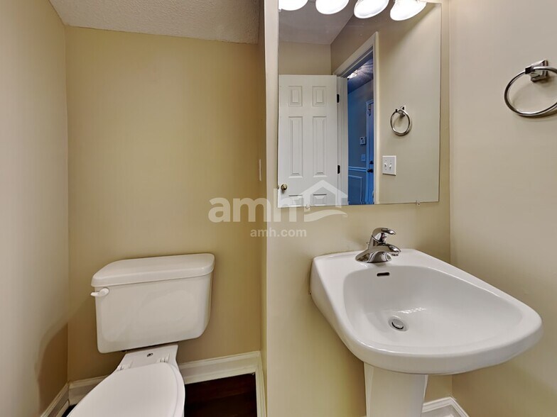 Building Photo - 423 Beverly Dr