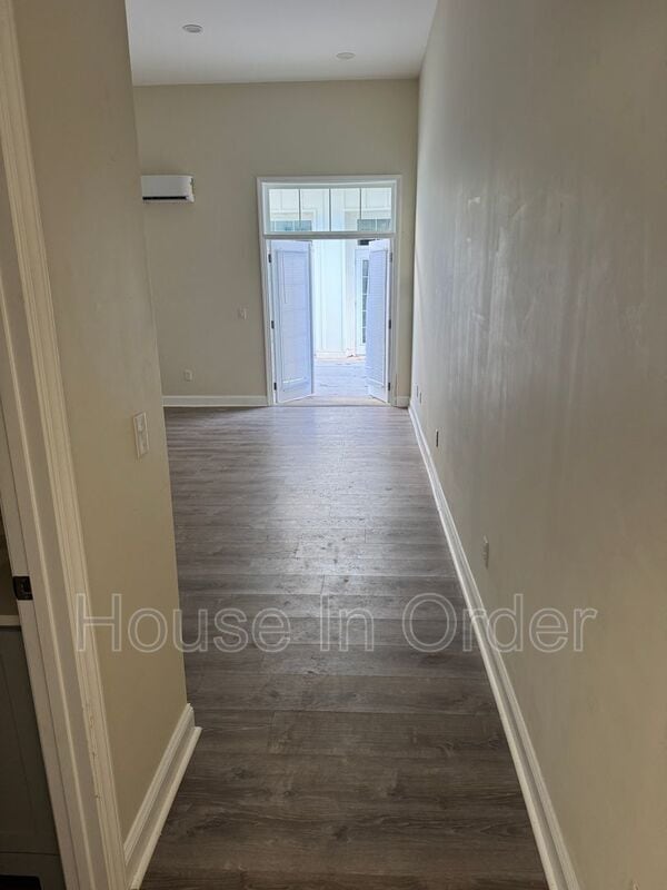 Building Photo - 200 Cowan St