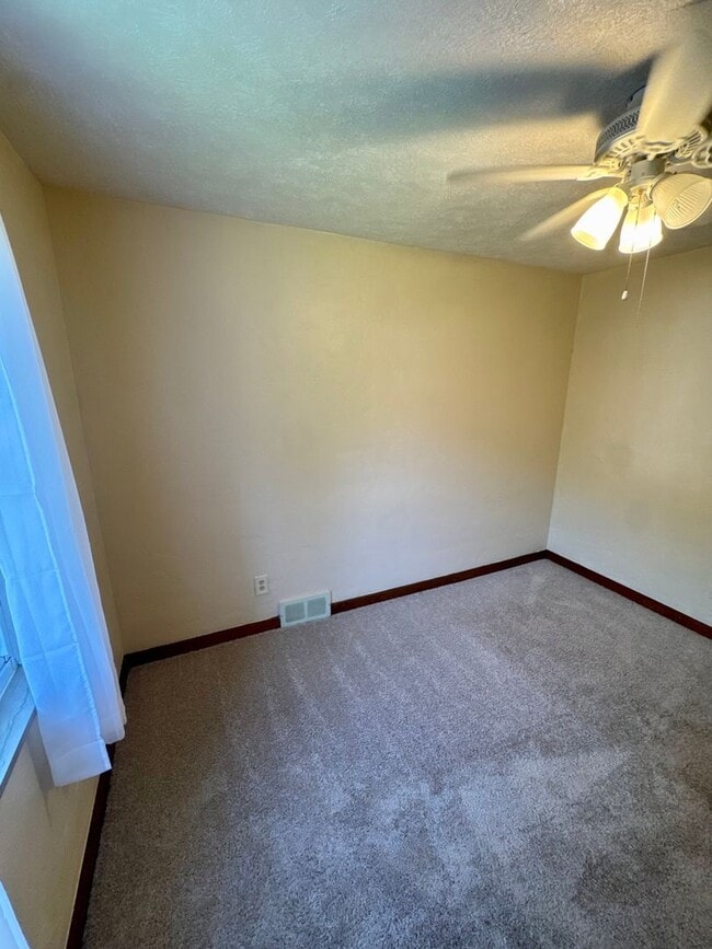 Building Photo - 1076 Thornwood Dr