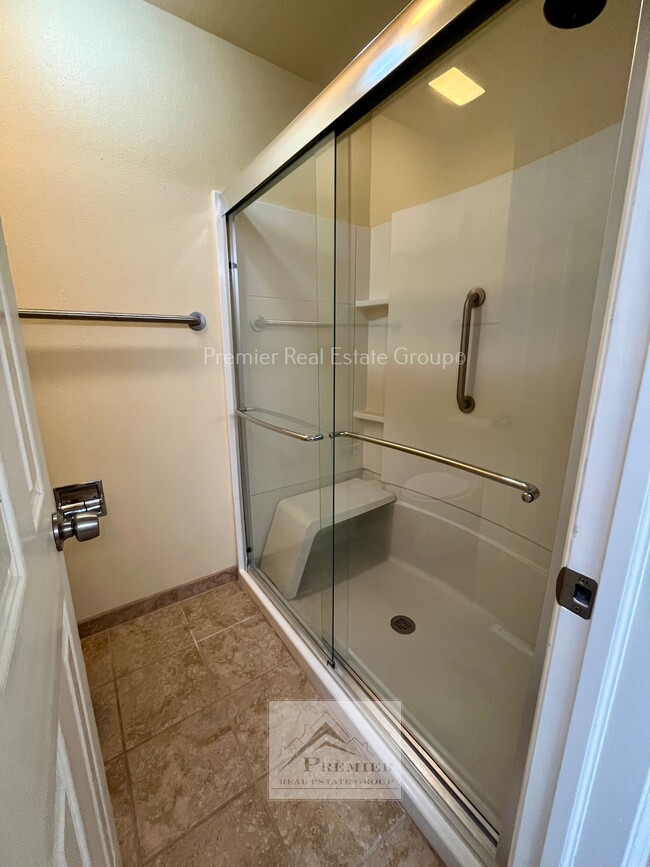 Building Photo - 75 Rising Sun Terrace