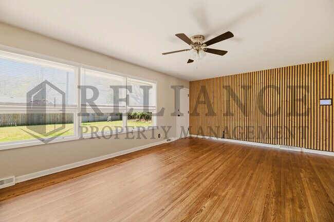 Building Photo - 9711 W Birch Ln