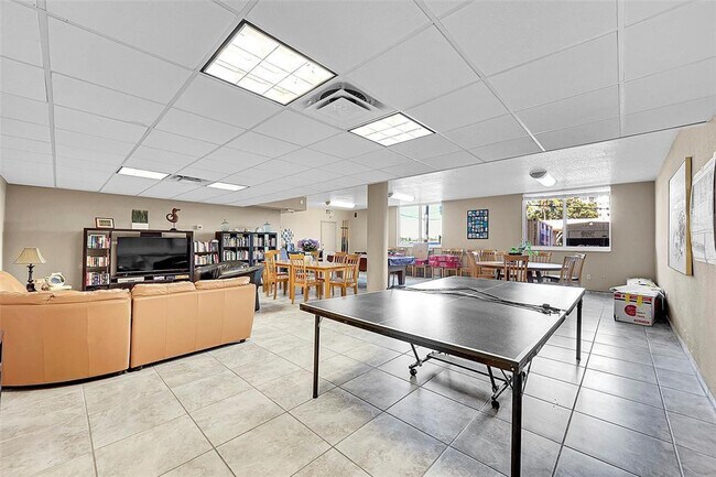 Building Photo - 1401 S Ocean Dr