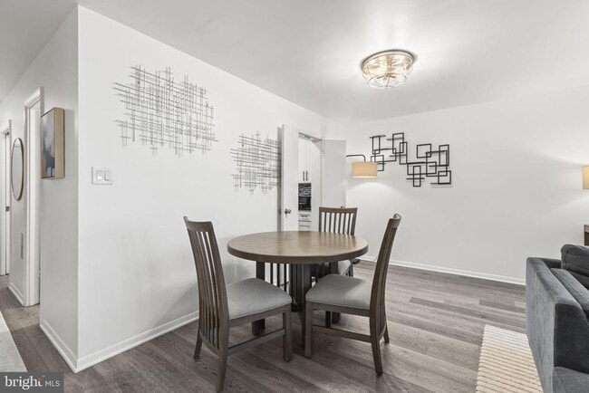 Building Photo - 2216 S Quincy St