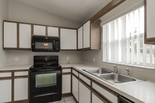 Building Photo - 618 Brooke Ct