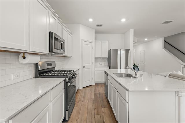 Building Photo - 1733 Lake Grove Dr