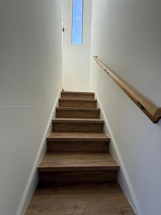 Building Photo - 400 SW 1st St