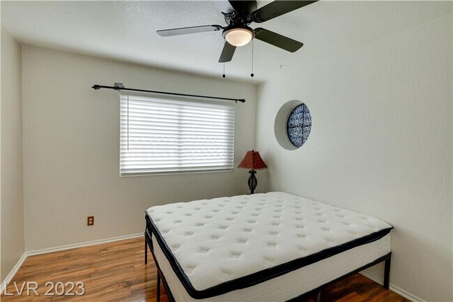 Building Photo - 4 BEDROOM HOME WITH PRIMARY BEDROOM DOWNST...